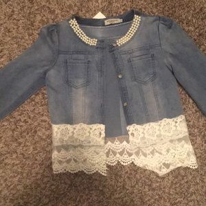 Jean jacket with lace